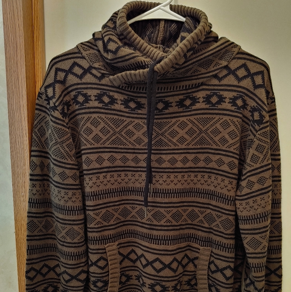 Carbon Men's sweater Rue 21  size medium